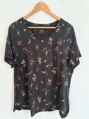 Penningtons Women Curvy T-Shirt Black Floral Size 2X